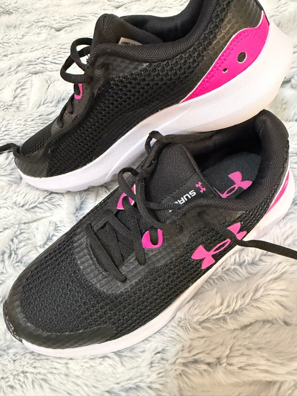 Under Armour Surge Women's Black and Hot Pink Athletic Sneakers Sz 6.5